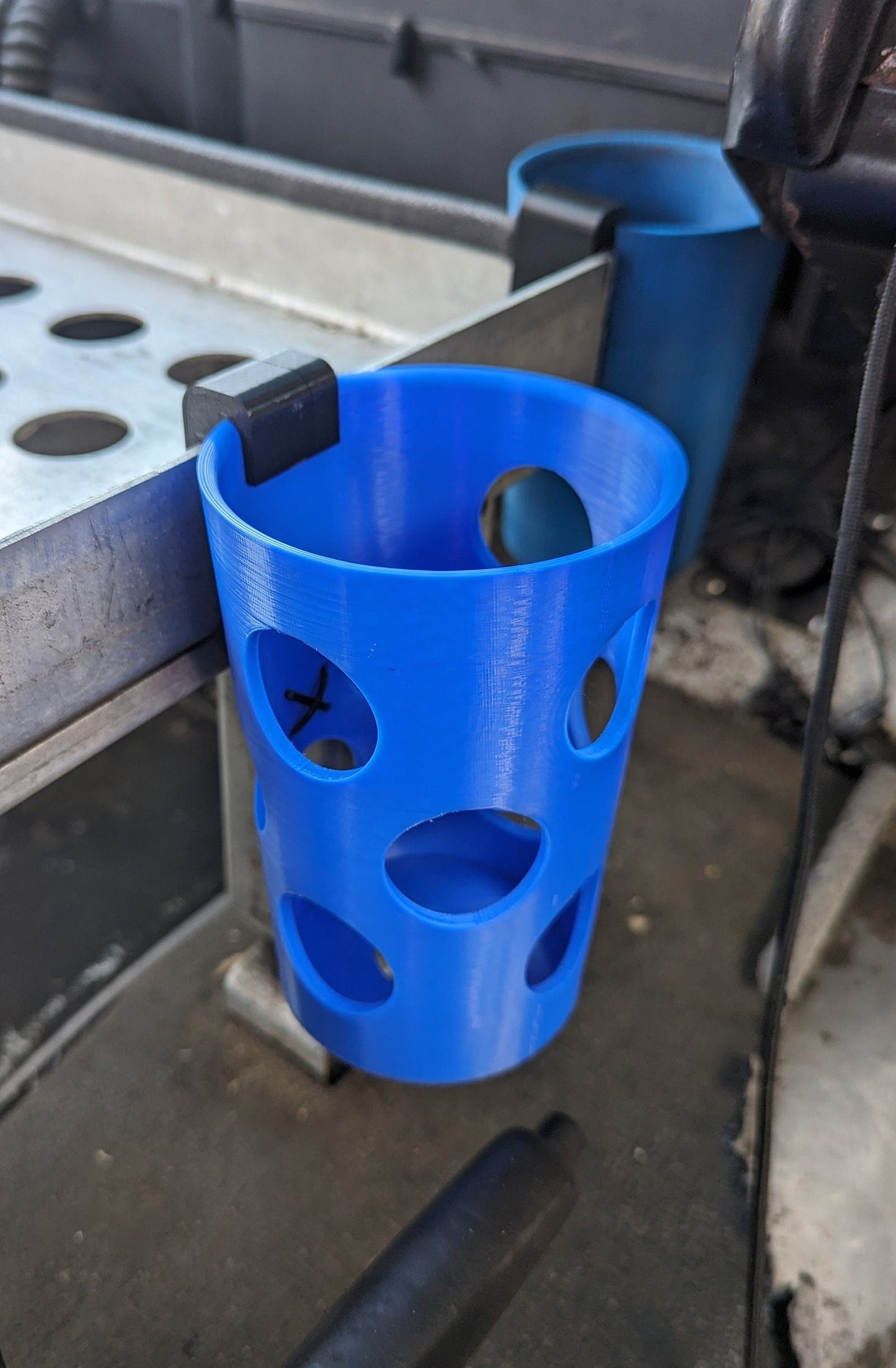 Cup holders with spacer FFV/LLV/Promaster/Metris