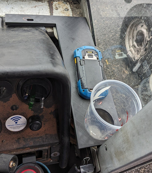 FFV utility tray and cupholder