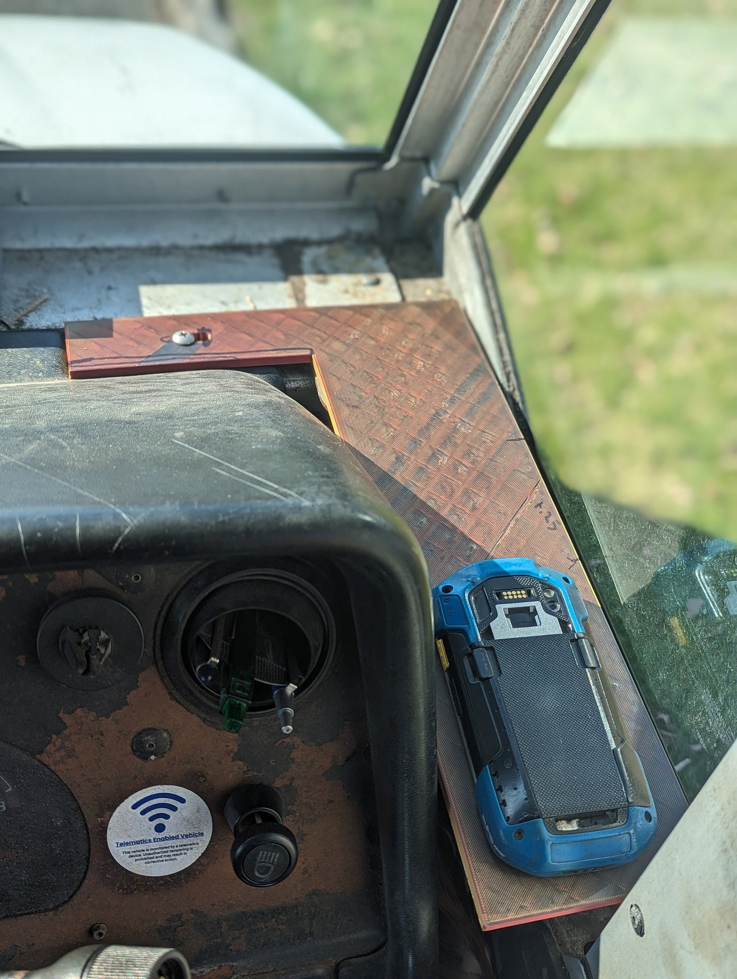 FFV utility tray and cupholder